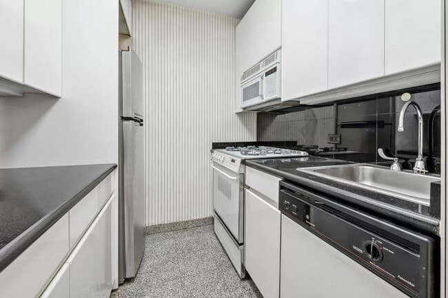 130 E 63rd St unit 7-D, New York, NY 10065 - photo 3