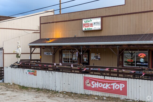 Enjoy delicious pizza at Mike's Pizza Co in Lake of the Woods.