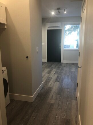 10406 SW 46th Place Unit 1, Portland, OR 97219