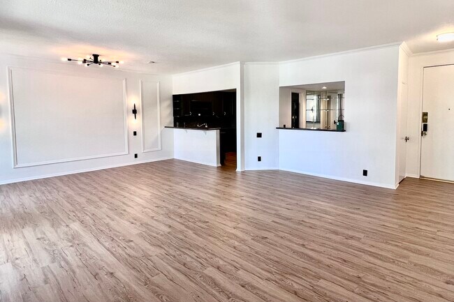 8960 Cynthia St unit 109, West Hollywood, CA 90069 - photo 3