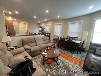 19 Banks St Unit 1, Waltham, MA 02451