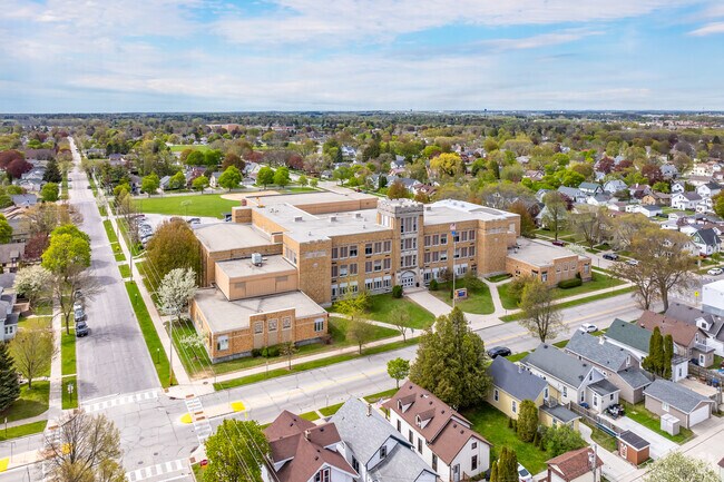 Farnsworth Middle School in Weeden Creek neighborhood has 514 students in grades 6-8.