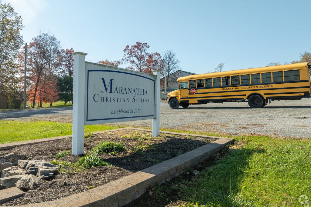 All signs lead to Maranatha Christian School.