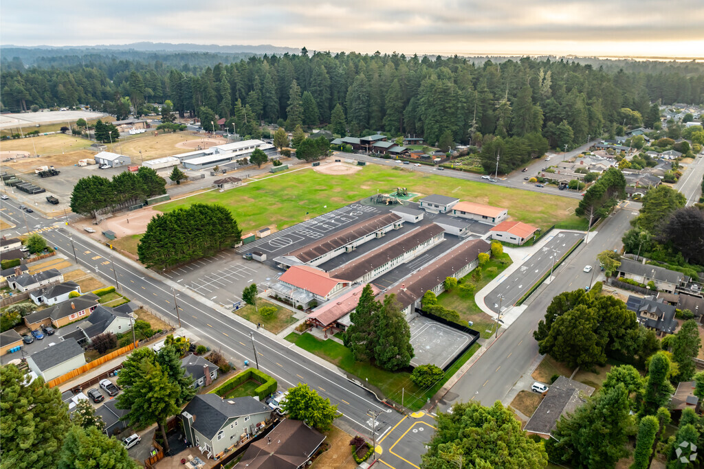 Washington Elementary School is located across the street from Sequoia Park.