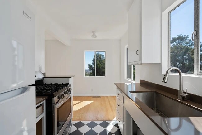 2001 N Alvarado St, Los Angeles, CA 90039 - photo 7