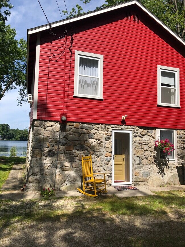 38 Bumpy Ln, Methuen, MA 01844