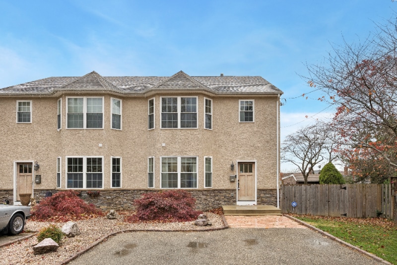 7518 Lawn St, Philadelphia, PA 19128 - photo 1