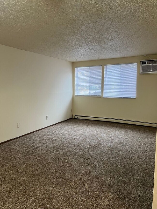 1/2 OFF 1ST MONTHS RENT!!! APPLY TODAY CHAD ESTATES, Des Moines, IA 50322 - photo 7