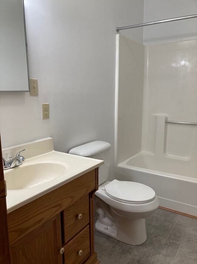 258 Blue Prince Rd unit 201, Bluefield, WV 24701 - photo 6