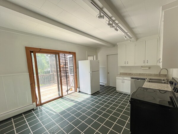 12 Chapman Ave unit 1, Easthampton, MA 01027 - photo 3