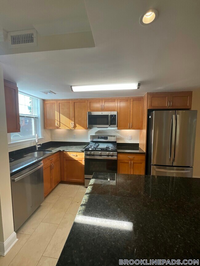 94 Thornton Rd, Brookline, MA 02467