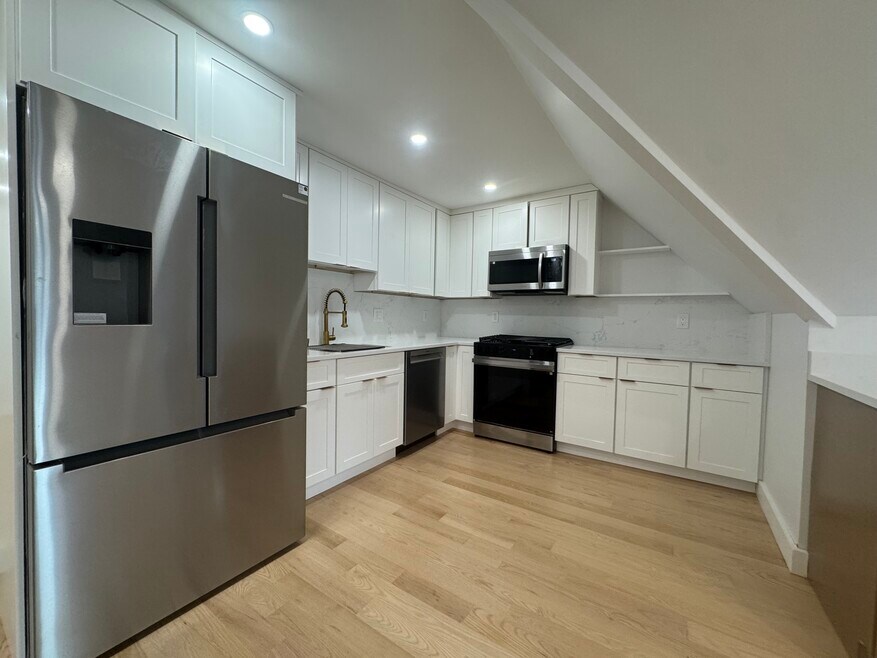 12 Sewall Ave unit 3, Winthrop, MA 02152 - photo 1