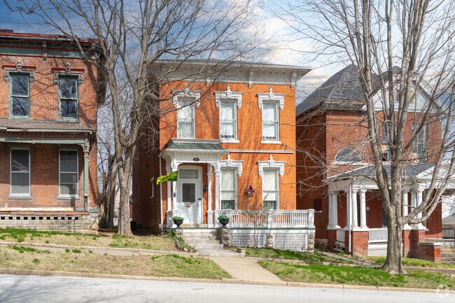 Classic Greek and Italianate architecture can be found in downtown Hannibal.