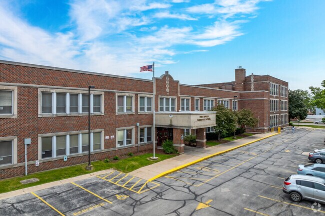 Fort Howard Elementary School scores a C+ by Niche.
