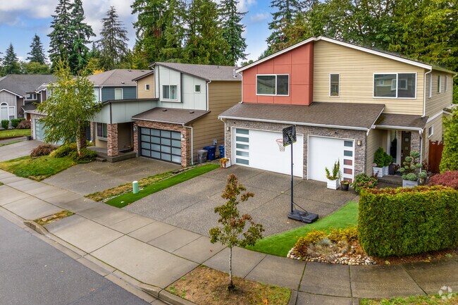 A row of contemporary Wingate homes sometimes feature bold colors and farmhouse-style accents.