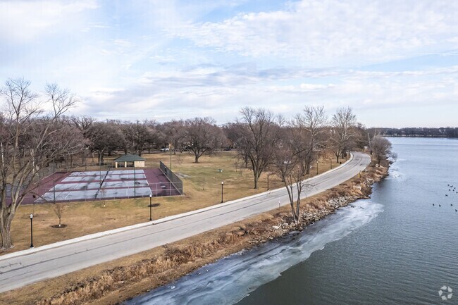 Nature lovers enjoy fishing, kayaking, and scenic trails along the Kankakee River.