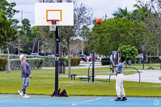 Courts near Spencer Lakes host family activities.