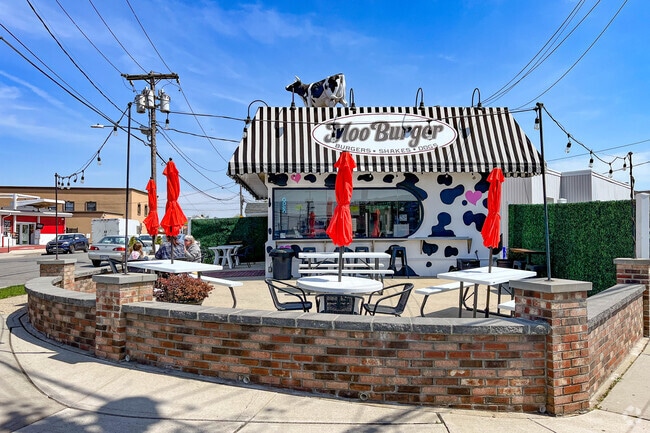 In Harbor Isle, residents enjoy eating their hamburgers and shakes outside from Moo Burger.