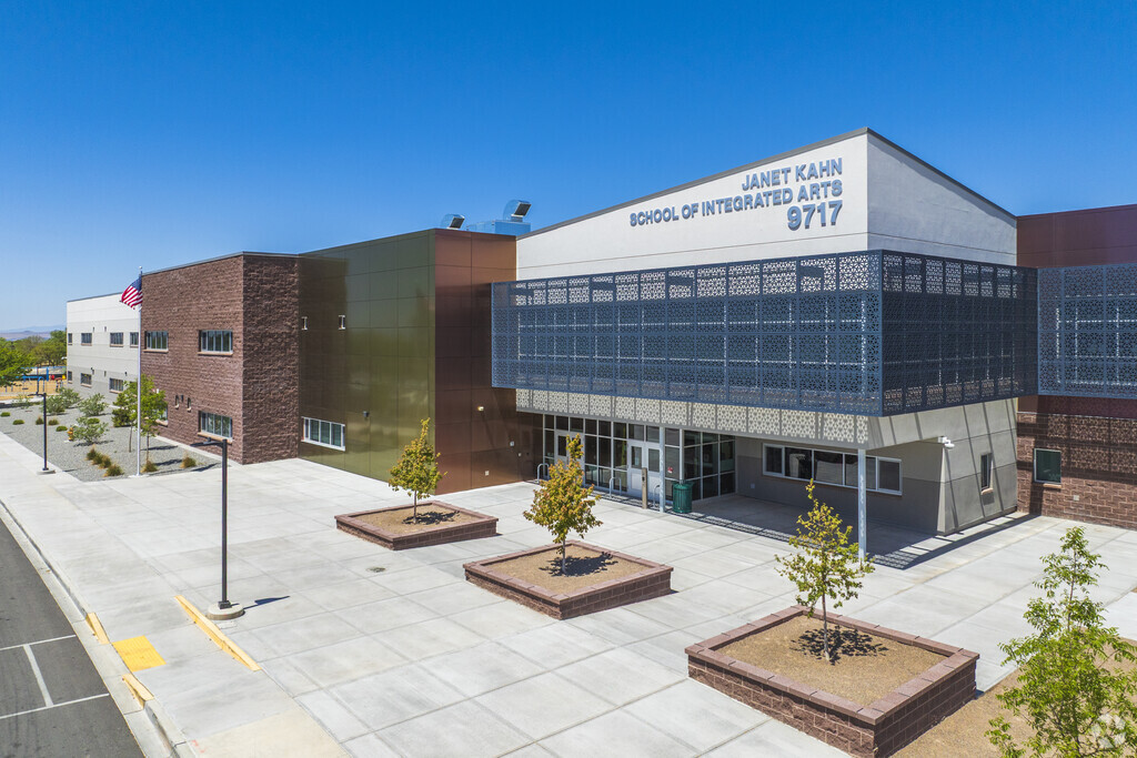 The Janet Kahn School of Integrated Arts receives a C from Niche and is open to students across the Albuquerque area.
