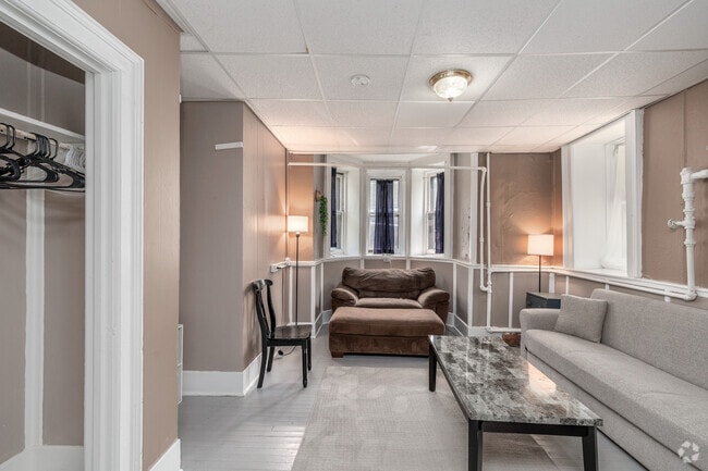 3BR, 1BA - 1,800SF - Living Room