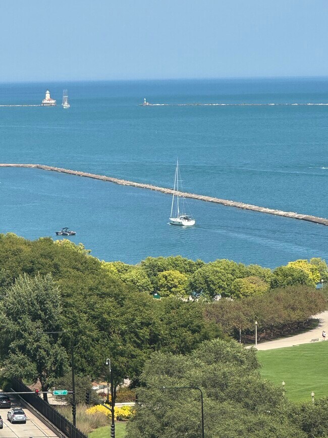 Mueseum Park Tower III unit 1604, Chicago, IL 60605 - photo 7