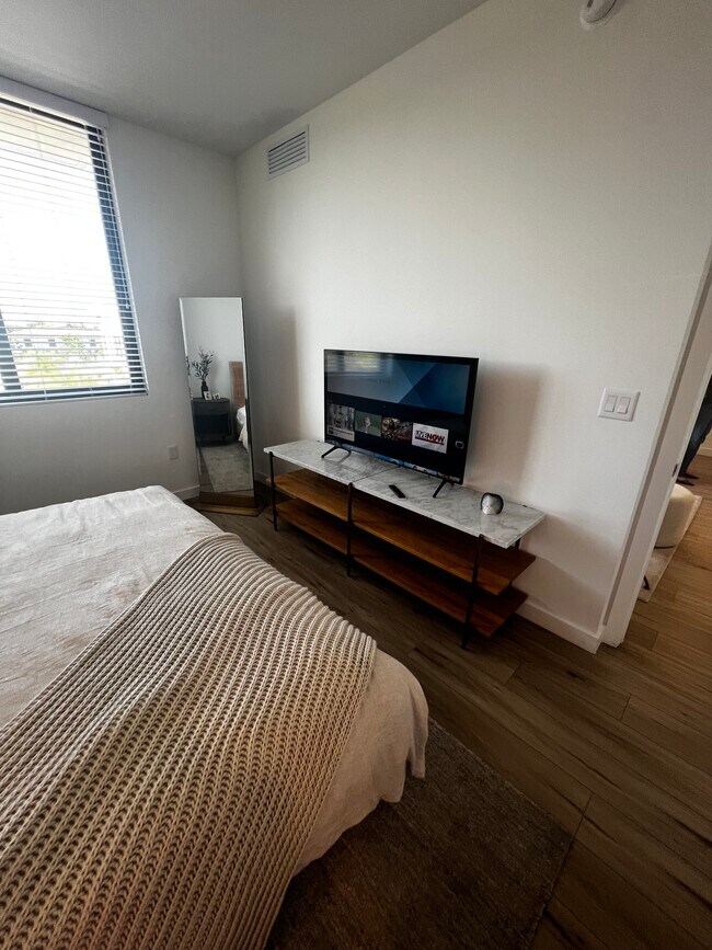 670 W 74th Place unit B1, Hialeah, FL 33014 - photo 4