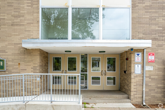 Entrance to a great place to learn at Mansion Ave School in Audubon, NJ.