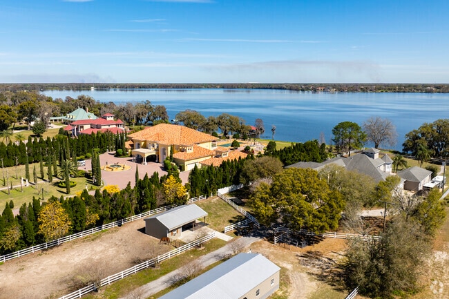 Luxury waterfront options are also available in Thononosassa.