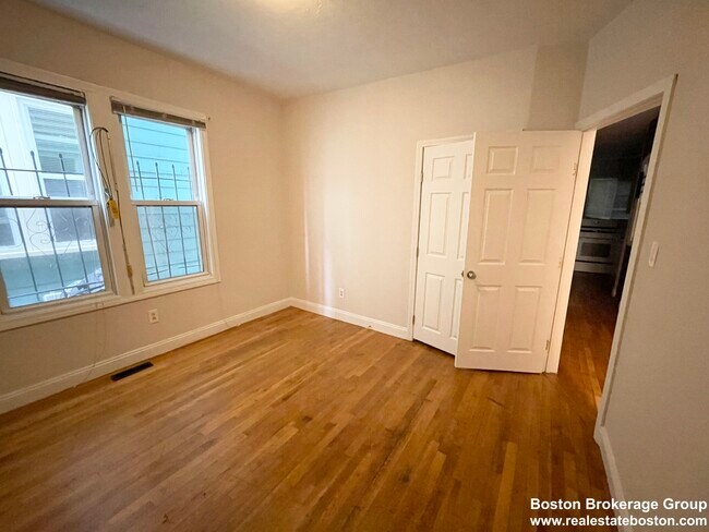 733 Parker St unit 733 Parker, Roxbury Crossing, MA 02120 - photo 2