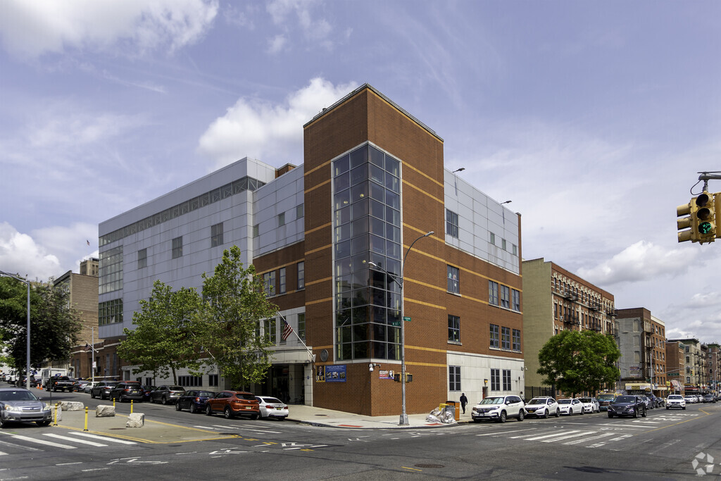Gregorio Lupron High has comprehensive education out in Washington Heights, NY.