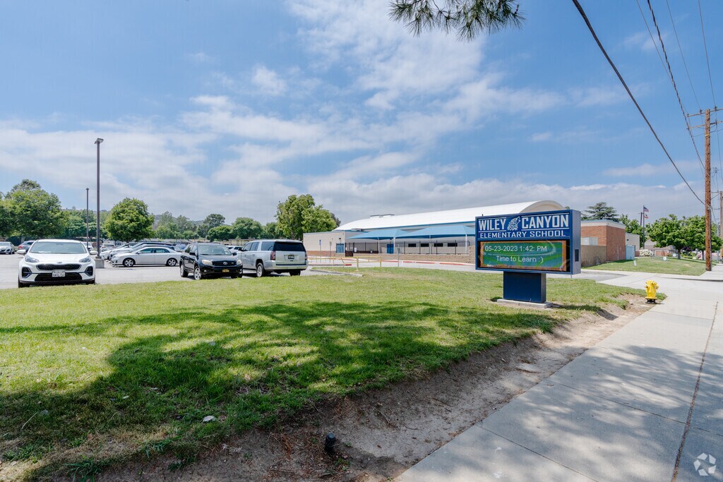 Wiley Canyon Elementary School is located in the Valencia neighborhood of California.
