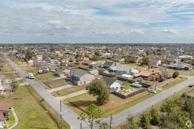 Houses throughout Lynn Haven line streets in grid patterns for convenient access.