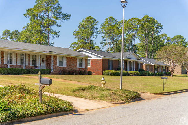 Neighborhoods with ranch style homes are common in Lake Park.