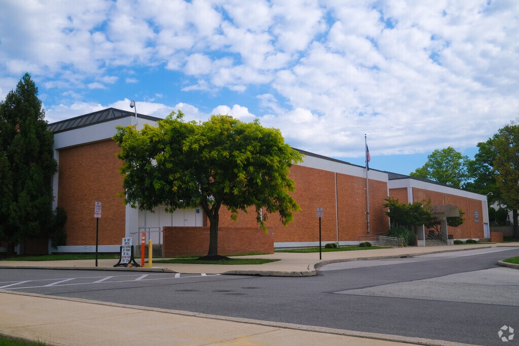 Colonial Elementary School goal is for its students to grow and learn.