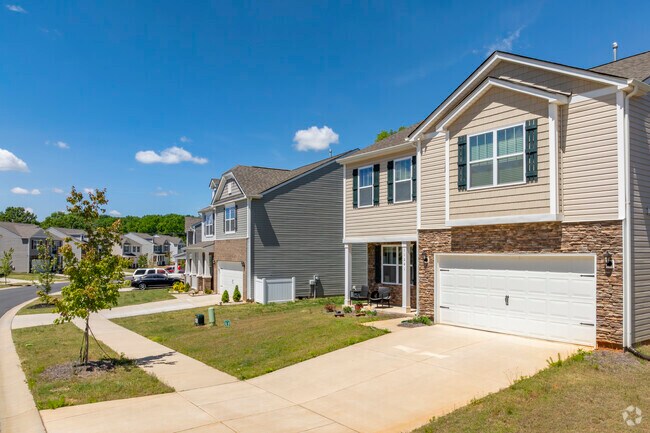 New construction home developments can be found scattered throughout Newell South.