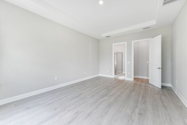 8088 Moonbeam Ave, Sarasota, FL 34241 - photo 6