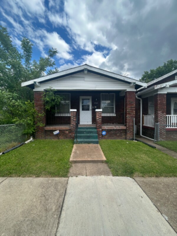 4564 Emerson Ave, St. Louis, MO 63120