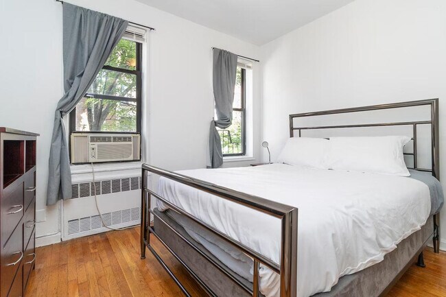 250 E 82nd St unit ID1032020P, New York, NY 10028 - photo 2
