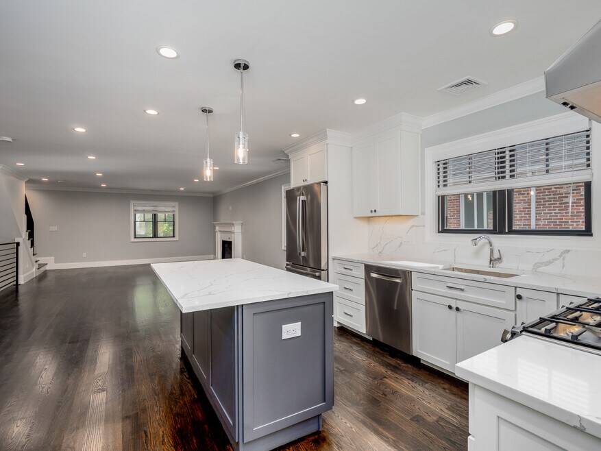 31 Heath St unit 2, Brookline, MA 02445 - photo 1