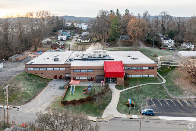 Spring Hill Elementary School received a C+ grade from Niche.