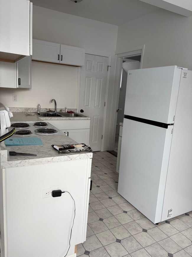 618 Dennis St unit 1, Adrian, MI 49221 - photo 3