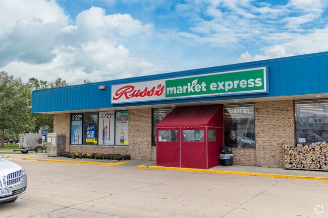 Russ's Market Express anchors Waverly’s casual shopping corridor.