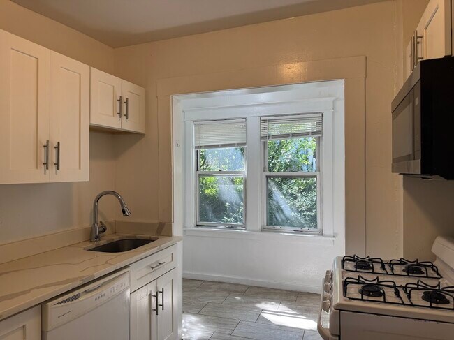 5710 Beacon St unit B, Pittsburgh, PA 15217 - photo 5