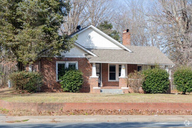 City View is filled with cozy, bungalow style homes.