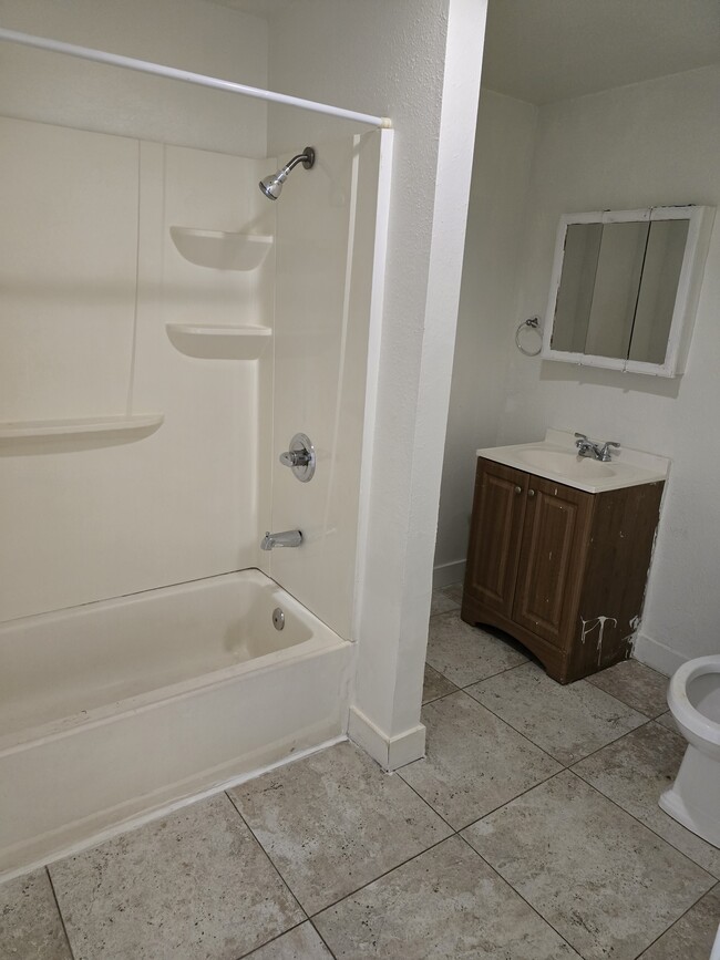 9911 S Avalon Blvd unit B, Los Angeles, CA 90003 - photo 7