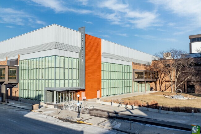 The Sioux City Public Museum is one of many entertainment options in Sioux City.