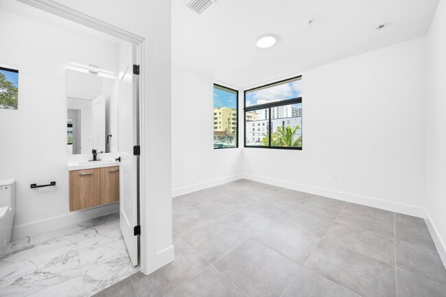 526 SW 2nd St unit 1, Miami, FL 33130 - photo 6