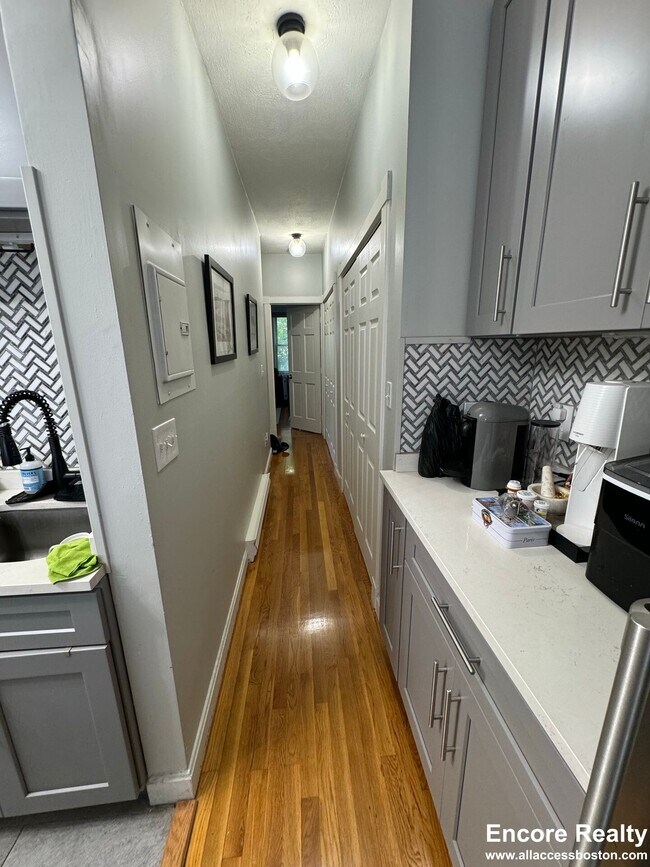 120 London St unit 9, Boston, MA 02128 - photo 5