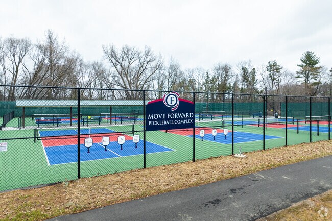 Braem Park is a 40-acre park with an 18-hole disc golf course, skatepark and nature trails.