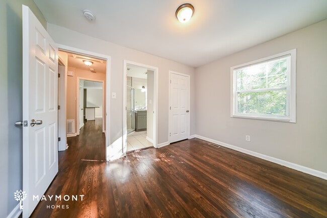 2500 Swallow Cir SE, Atlanta, GA 30315 - photo 7